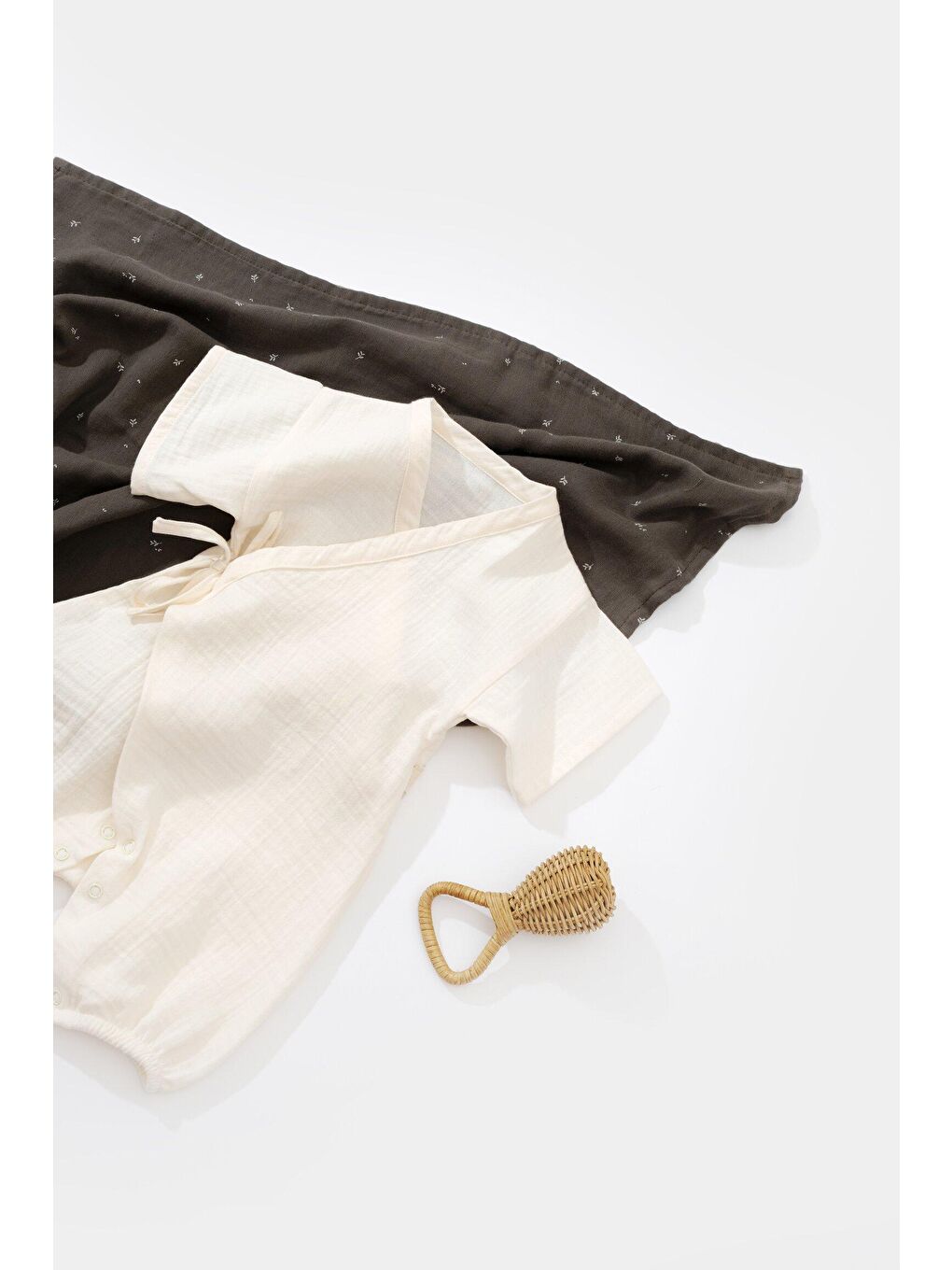 Ekru Müslin Kruvaze Kısa Kollu Tulum-1