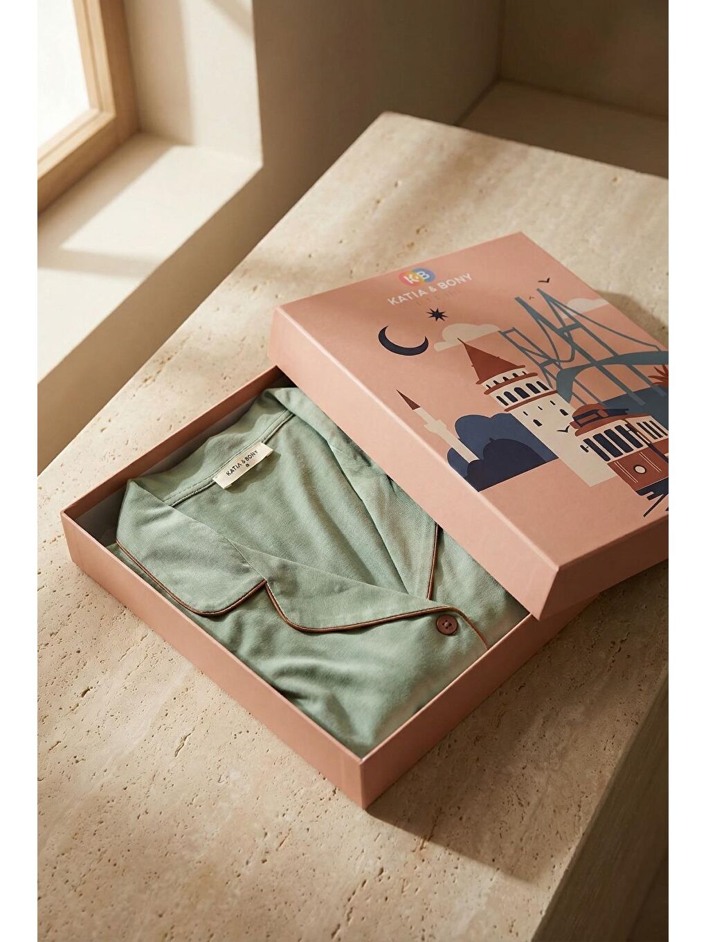 Kadın Istanbul Serisi Tren Desenli Premium Kutulu Pijama Takımı Yeşil