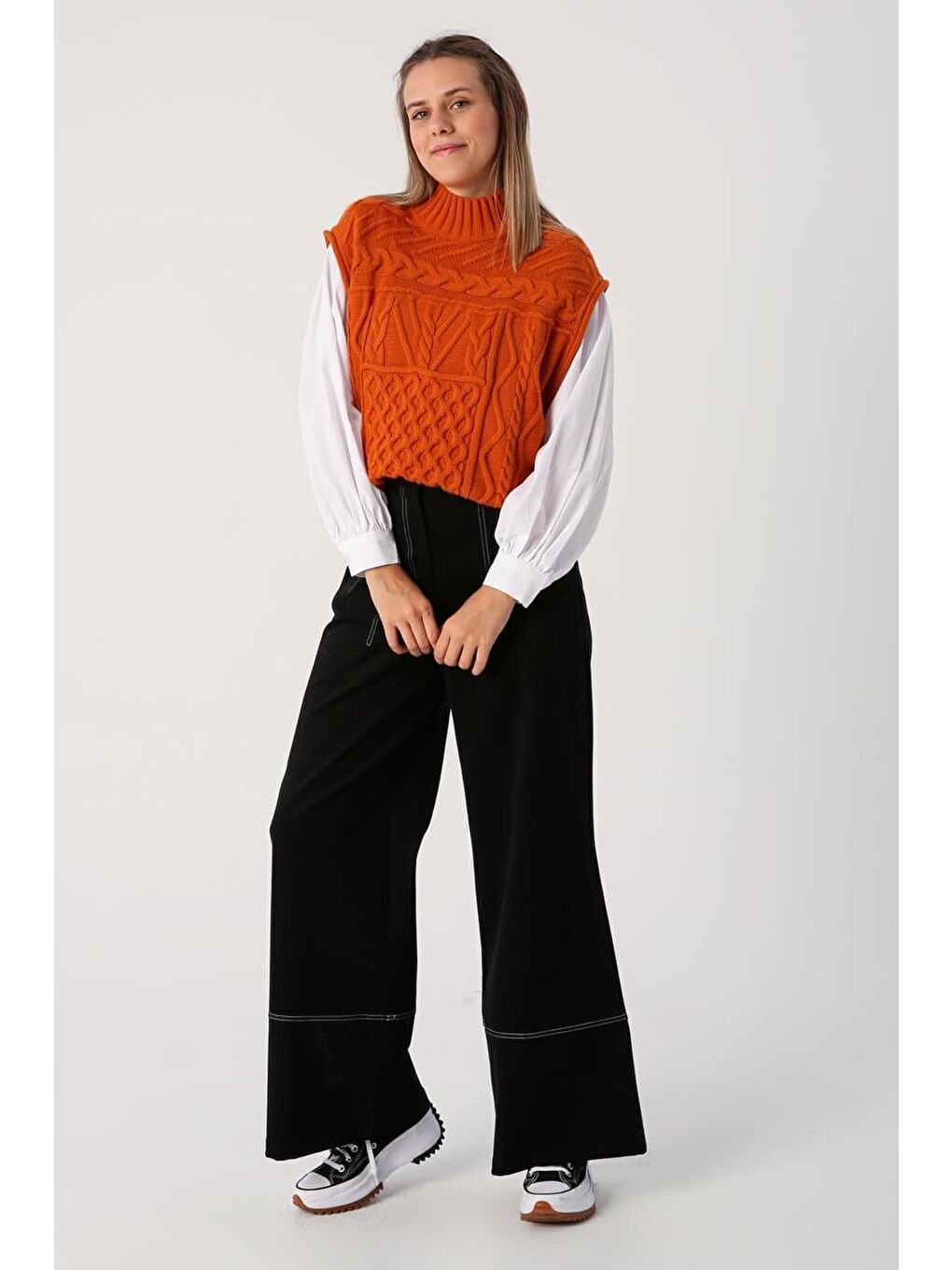 Siyah-Garni Dikişli Geniş Paça Pantolon-1