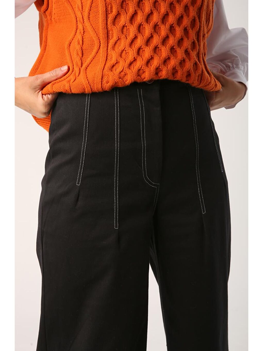 Siyah-Garni Dikişli Geniş Paça Pantolon-4