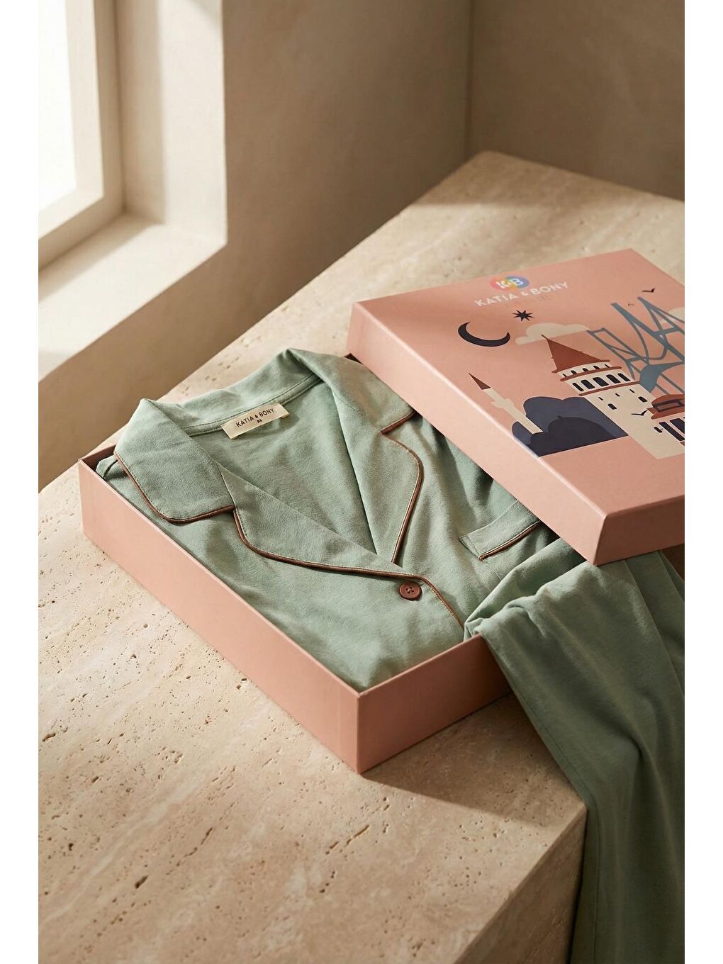 Kadın Istanbul Serisi Tren Desenli Premium Kutulu Pijama Takımı Yeşil-4