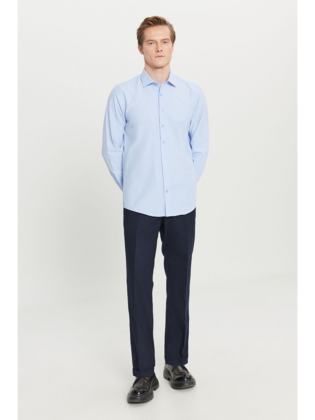 Erkek Açık Mavi Kolay Ütülenebilir Slim Fit Dar Kesim Klasik Yaka Pamuklu Gömlek-1