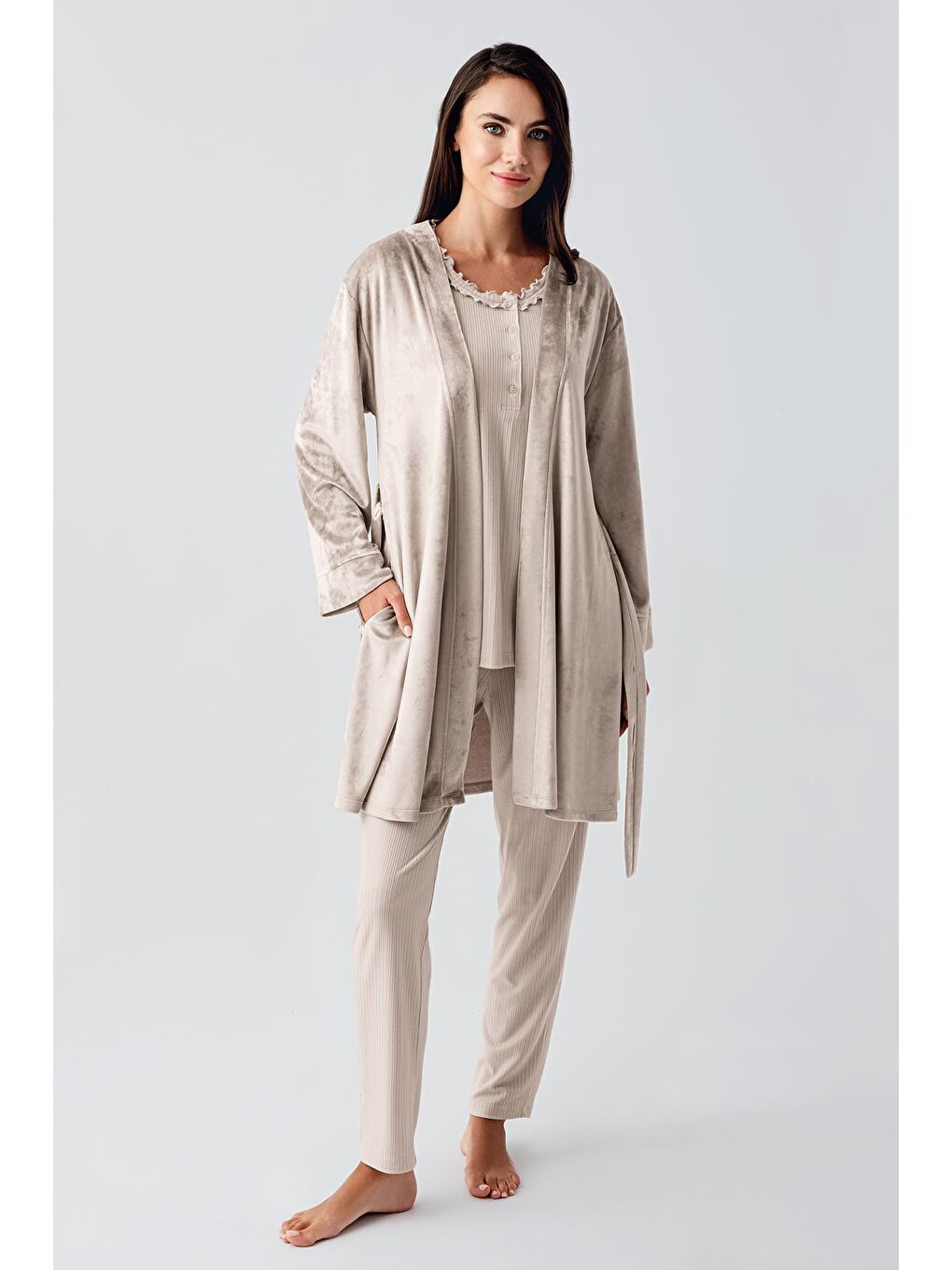 Bej Uzun Kollu Düğmeli Esnek Kadife Viskoz Pijama Takım 23109