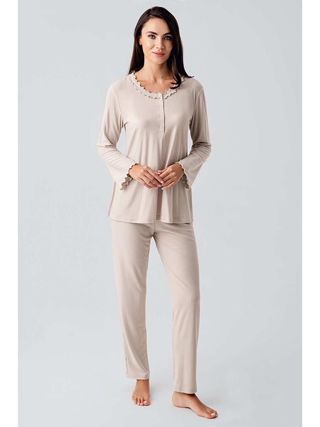 Bej Uzun Kollu Düğmeli Esnek Kadife Viskoz Pijama Takım 23109-1