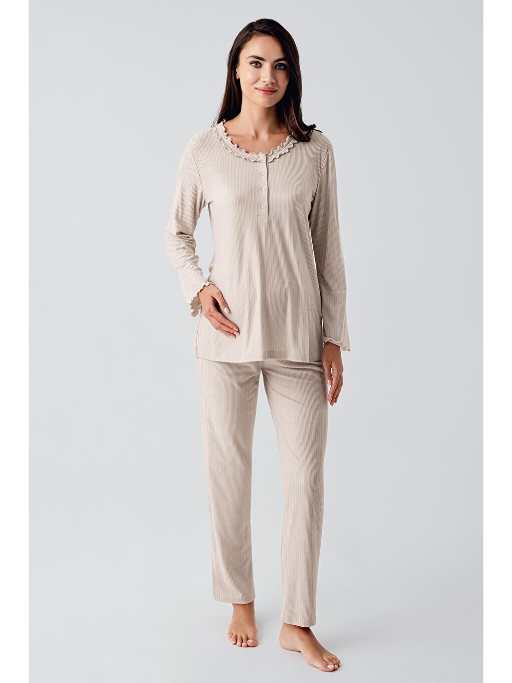 Bej Uzun Kollu Düğmeli Esnek Kadife Viskoz Pijama Takım 23109-3