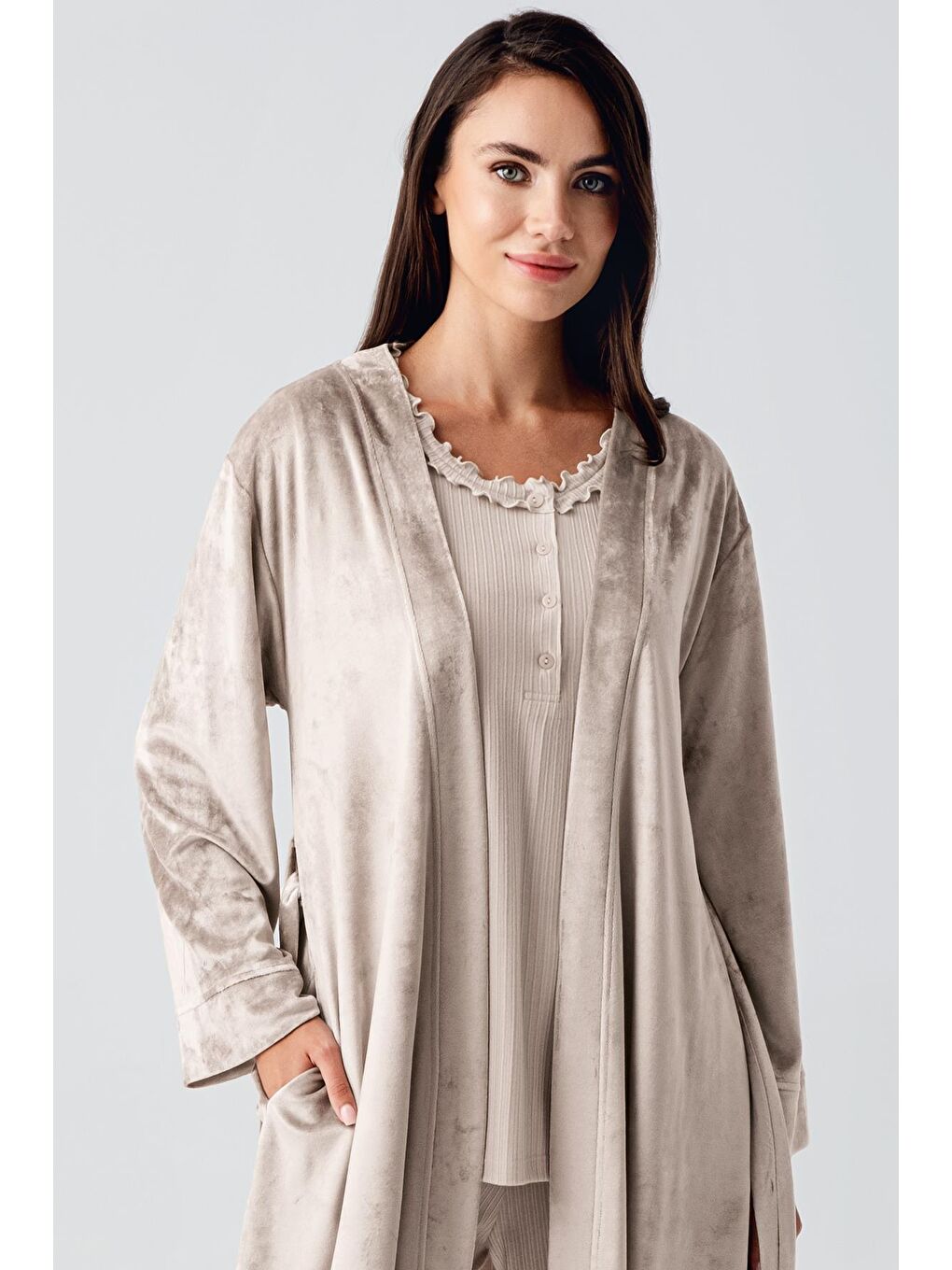 Bej Uzun Kollu Düğmeli Esnek Kadife Viskoz Pijama Takım 23109-4