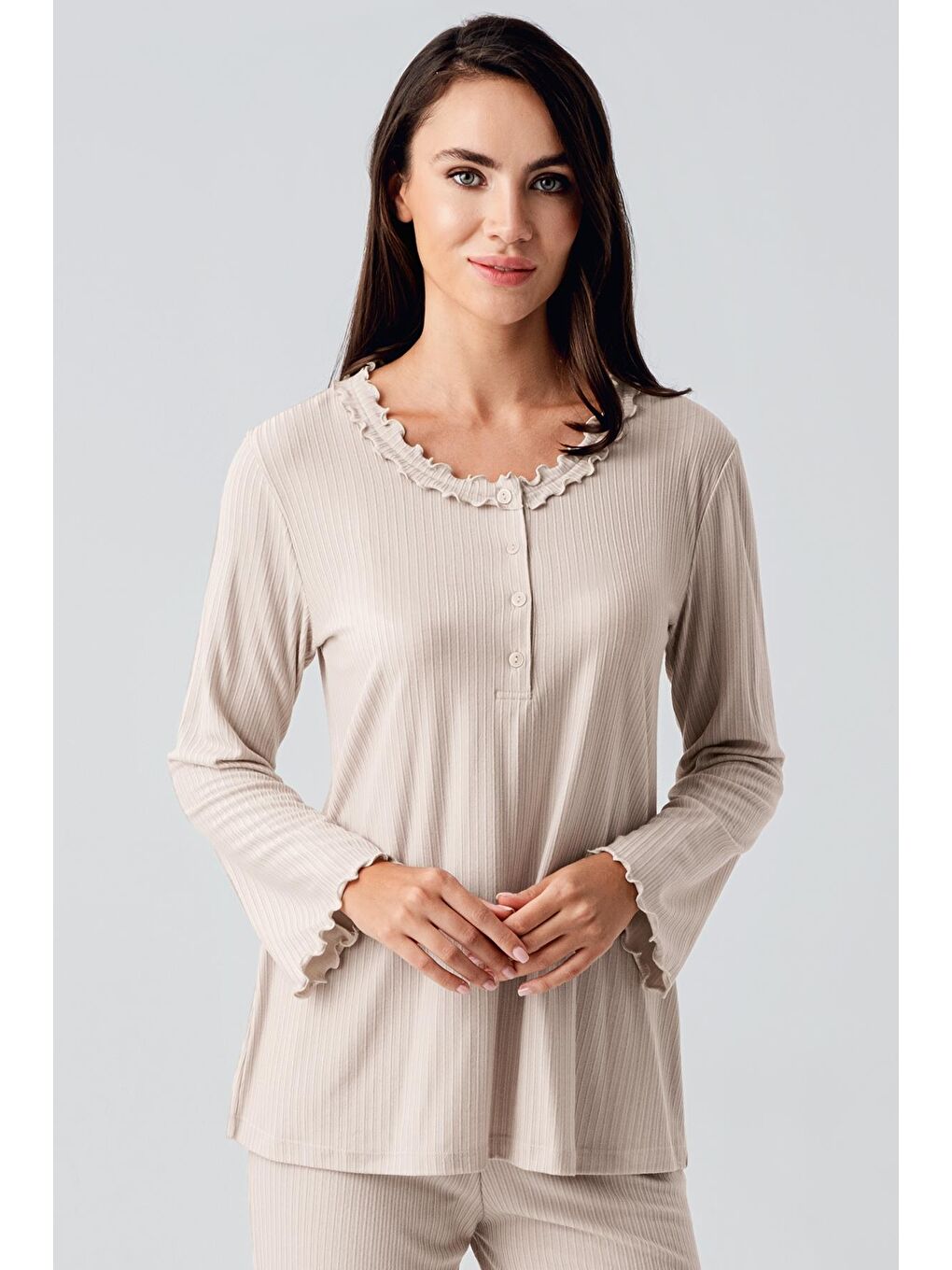 Bej Uzun Kollu Düğmeli Esnek Kadife Viskoz Pijama Takım 23109-5