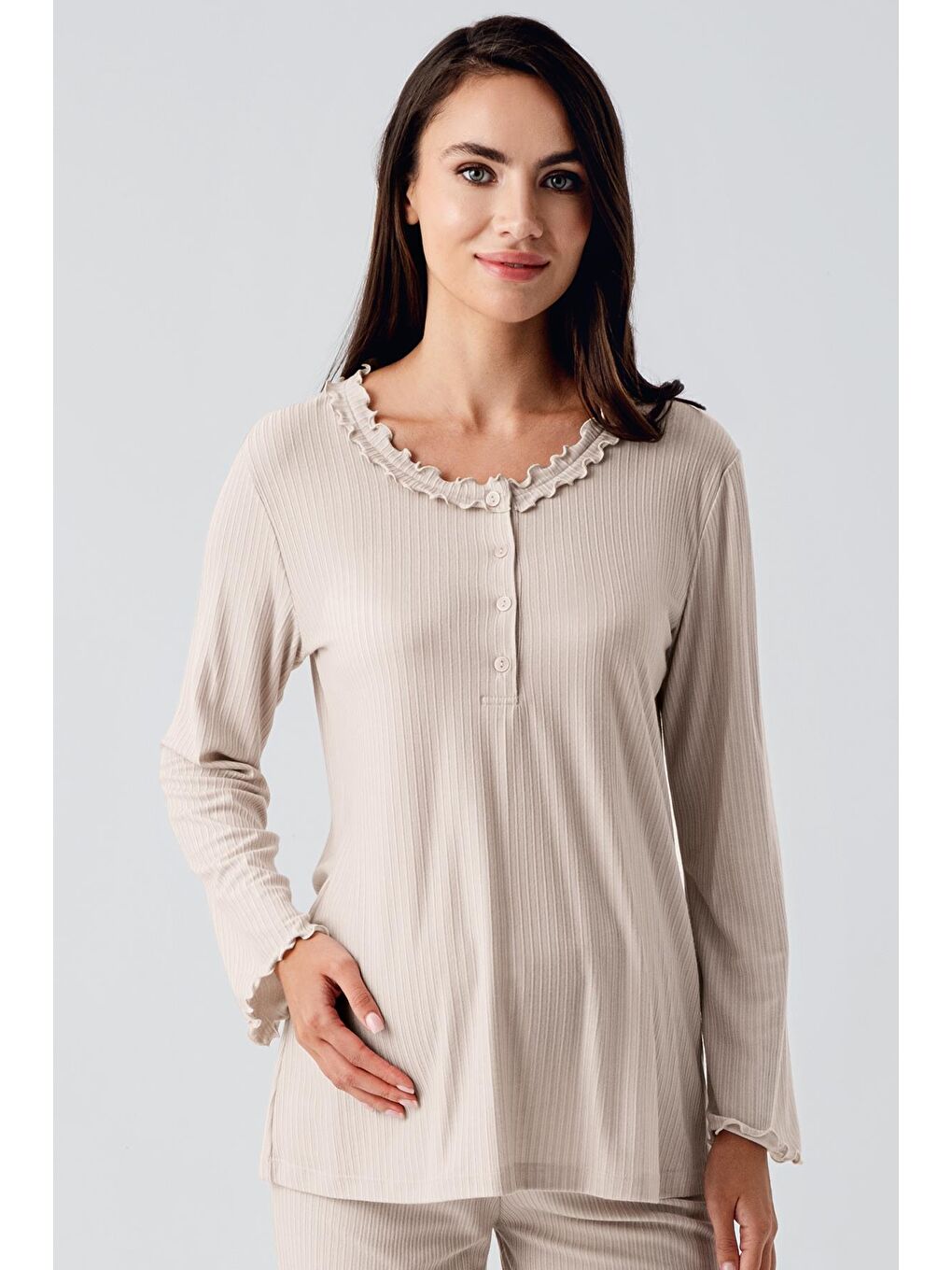 Bej Uzun Kollu Düğmeli Esnek Kadife Viskoz Pijama Takım 23109-7