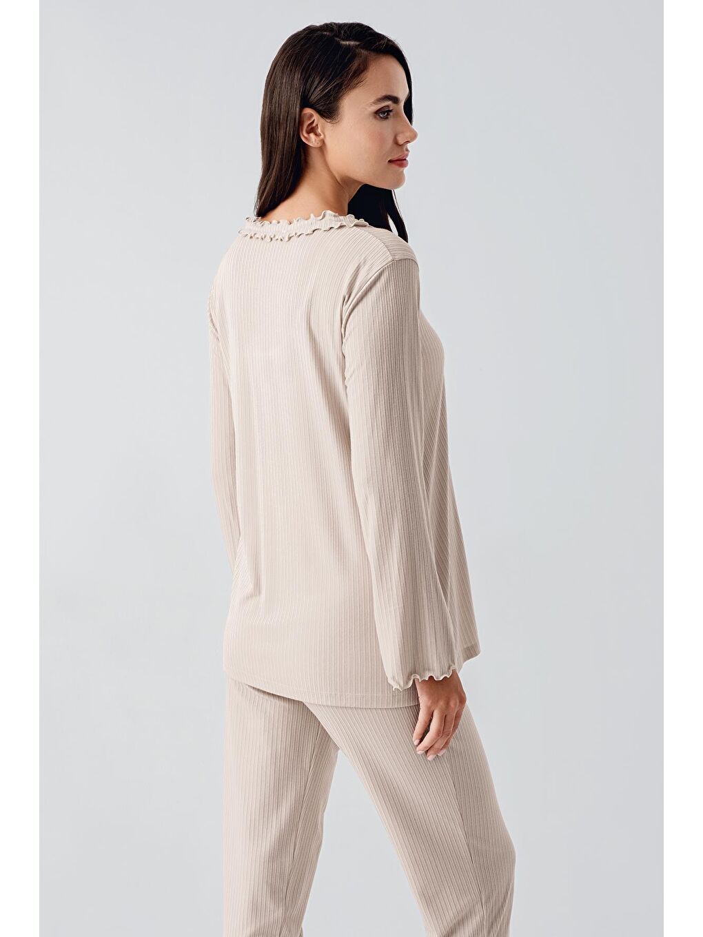 Bej Uzun Kollu Düğmeli Esnek Kadife Viskoz Pijama Takım 23109-8