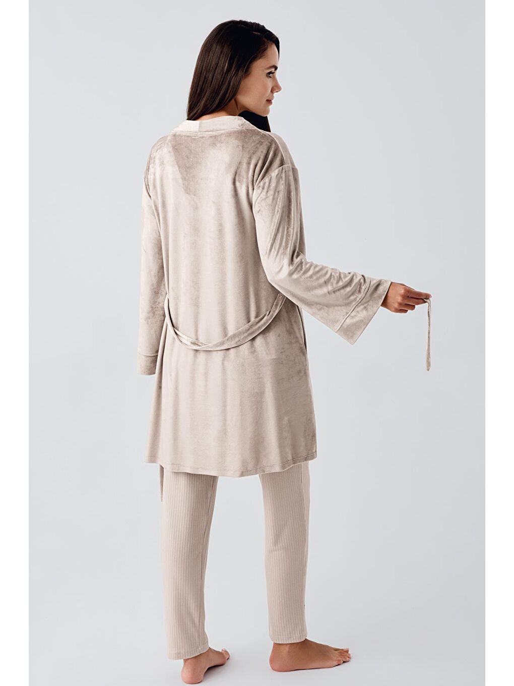 Bej Uzun Kollu Düğmeli Esnek Kadife Viskoz Pijama Takım 23109-9