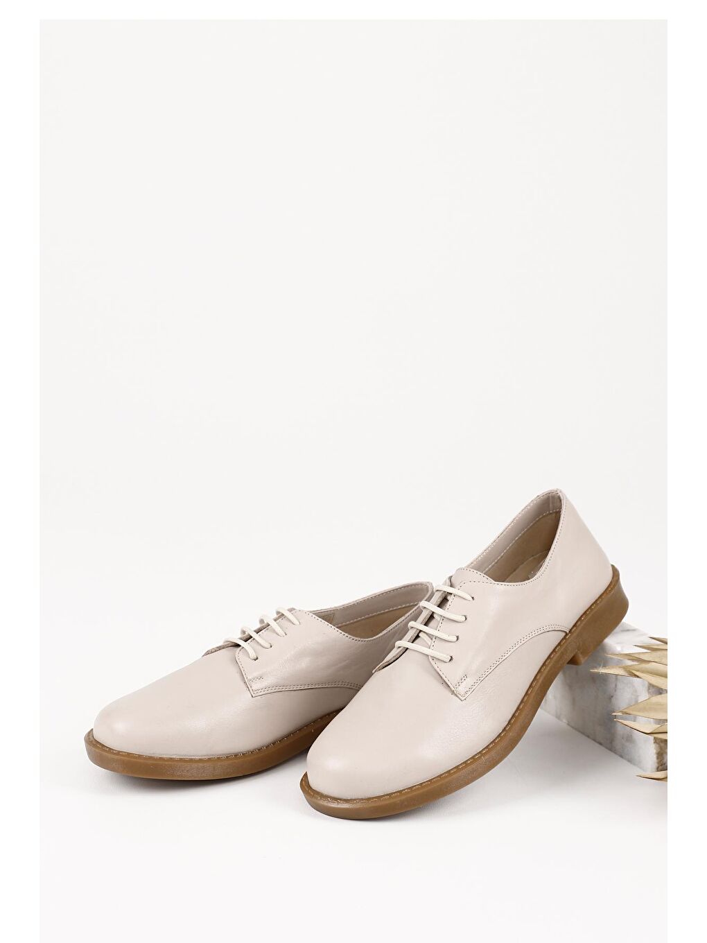 Bej Hakiki Deri Yuvarlak Burun Bağcıklı Kadın Ayakkabı 24218