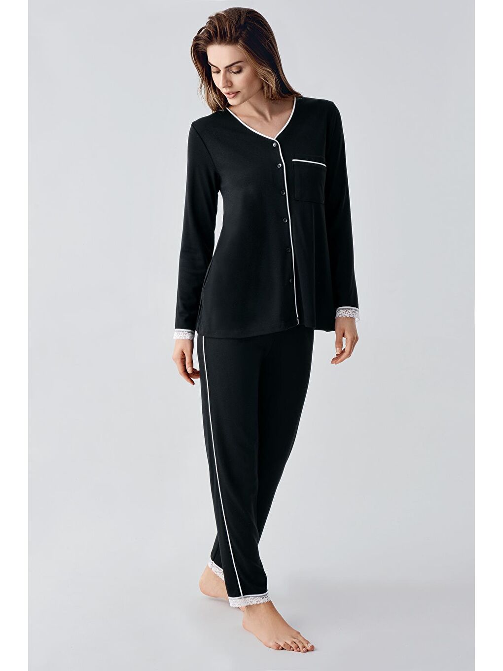 Siyah Uzun Kollu Düğmeli Dantelli Şardonlu Viskoz Pijama Takım 22104
