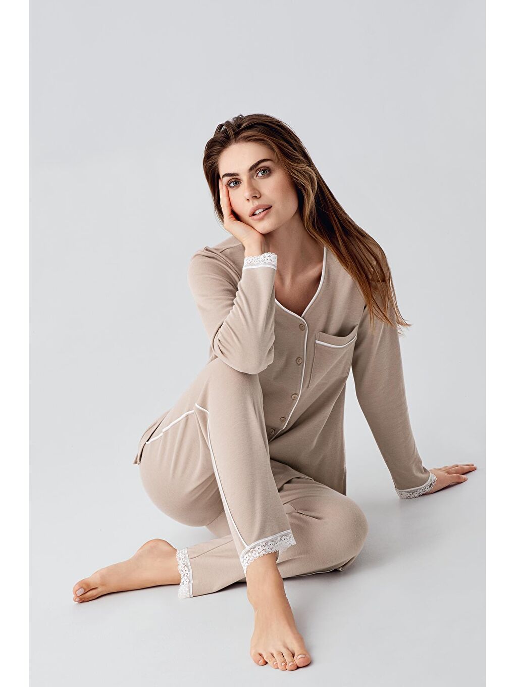 Bej Uzun Kollu Düğmeli Dantelli Şardonlu Viskoz Pijama Takım 22104-2