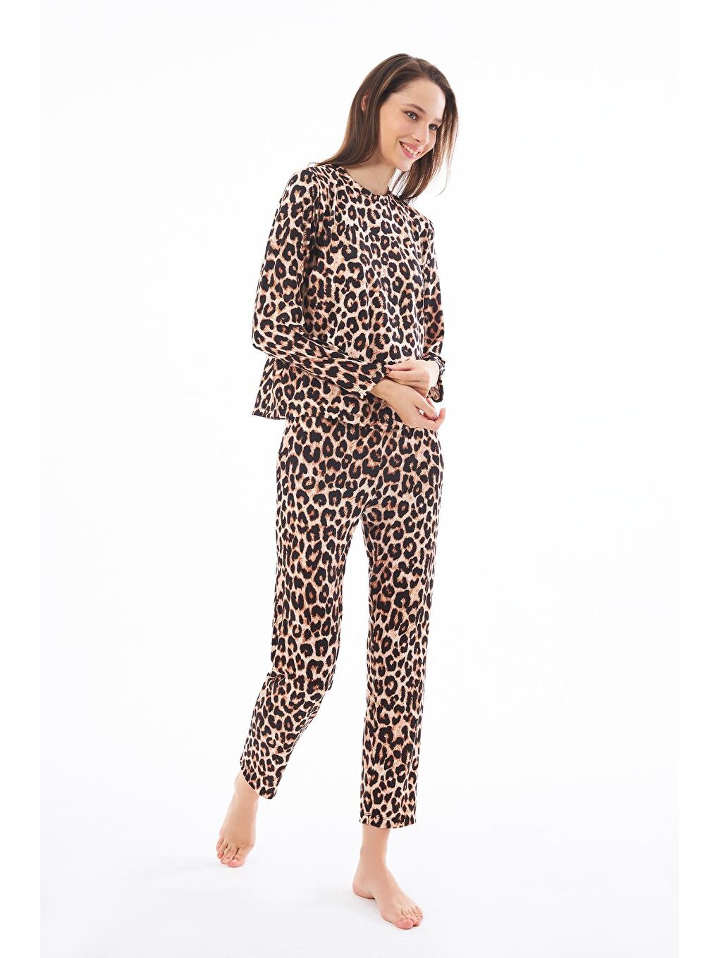Sarı Premium  Yazlık Kadın Pijama Takımı Leopar Desenli Yumuşak Dokulu Bisiklet Yaka Uzun Kollu-5