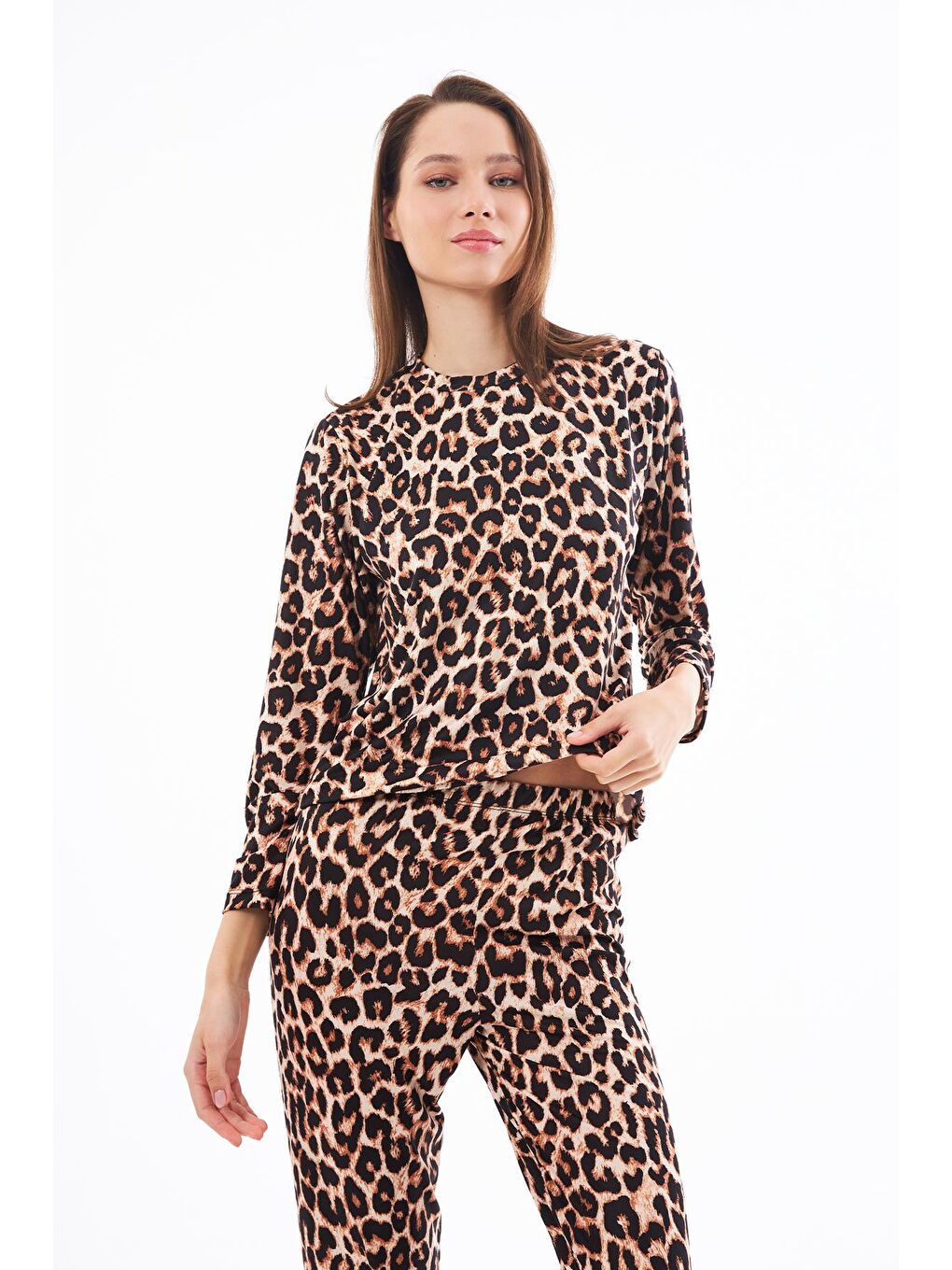 Sarı Premium  Yazlık Kadın Pijama Takımı Leopar Desenli Yumuşak Dokulu Bisiklet Yaka Uzun Kollu-9