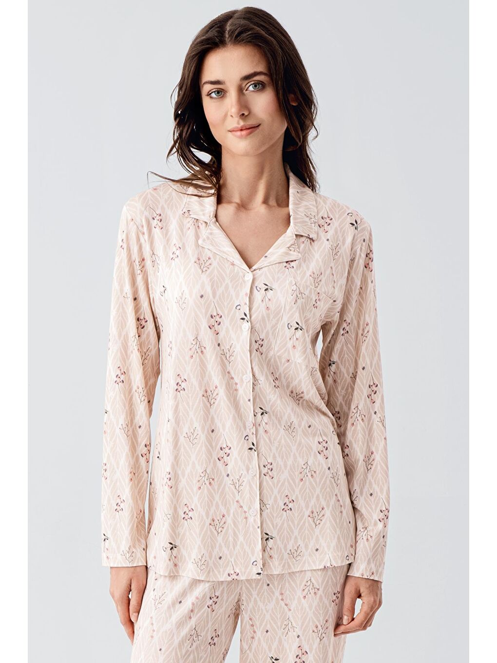 Bej Uzun Kollu Desenli Düğmeli Esnek Viskon Pijama Takım 16213-2