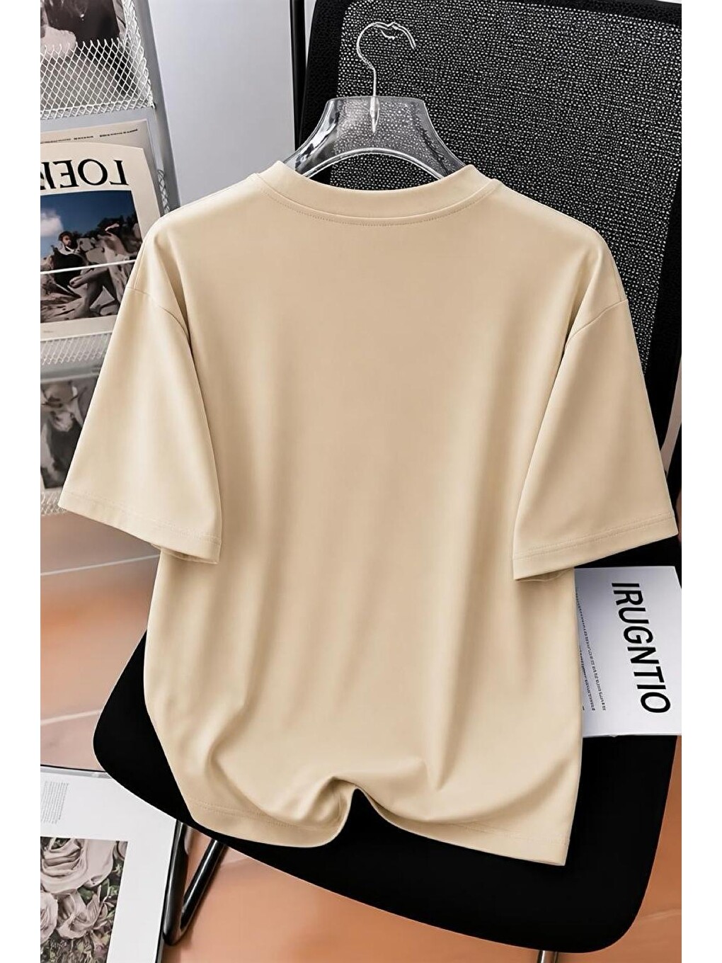 Bej Papatya Kanatlı Kelebek Baskılı Oversize Kadın T-shirt-1
