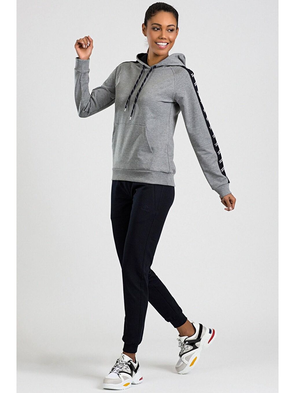 Gri Melanj - Lacivert Kadın Kapüşonlu Yazı Şeritli Standart Kalıp Manşetli Eşofman Takımı - 03485