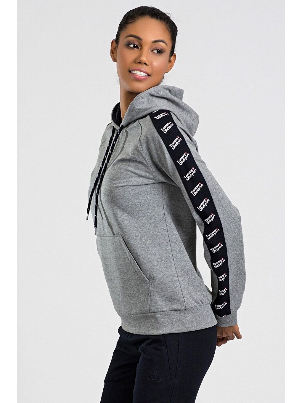 Gri Melanj - Lacivert Kadın Kapüşonlu Yazı Şeritli Standart Kalıp Manşetli Eşofman Takımı - 03485-1