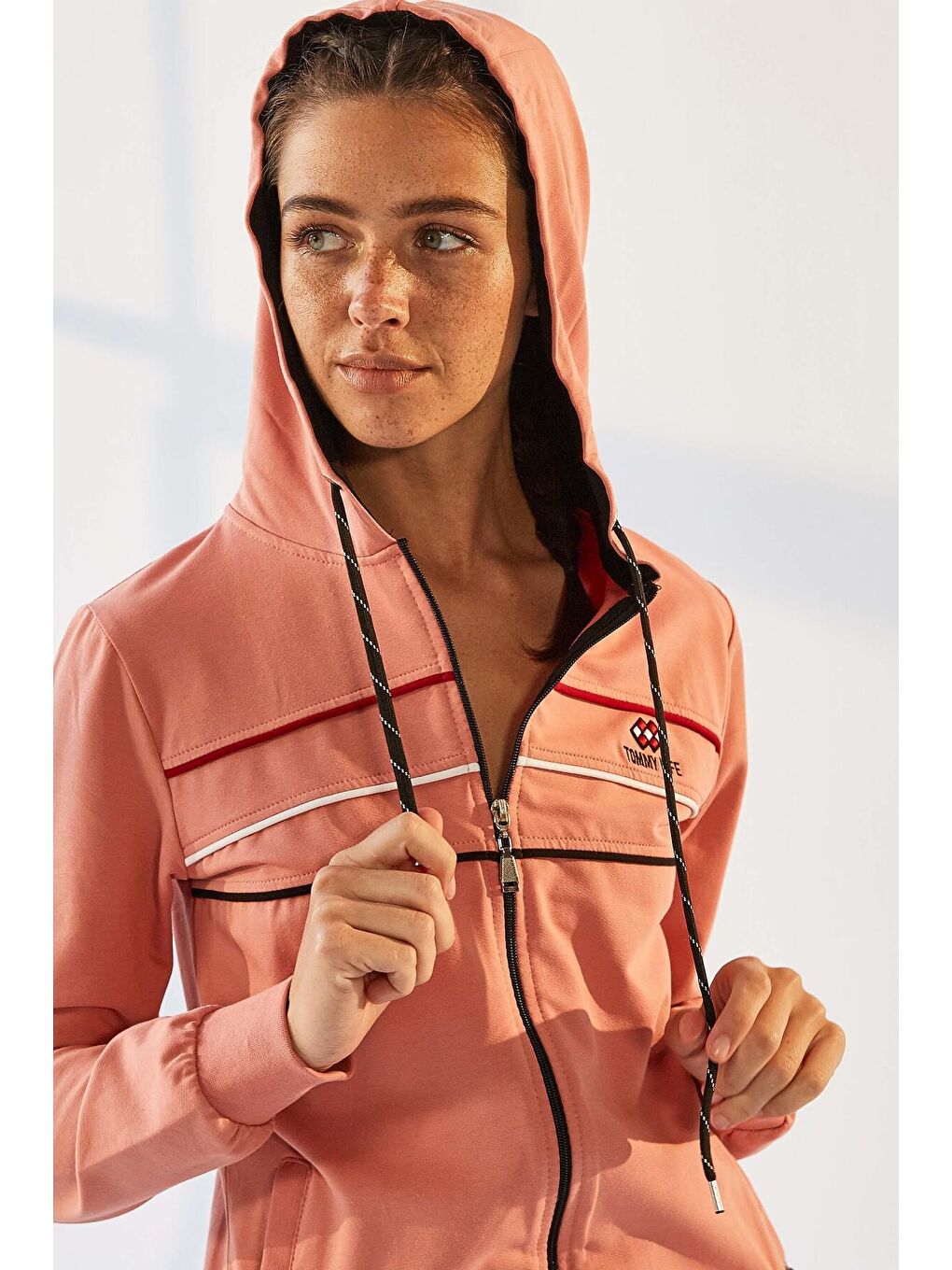 Pudra - Siyah Kapüşonlu Fermuarlı Standart Kalıp Klasik Paça Kadın Eşofman Takımı - 95141-2