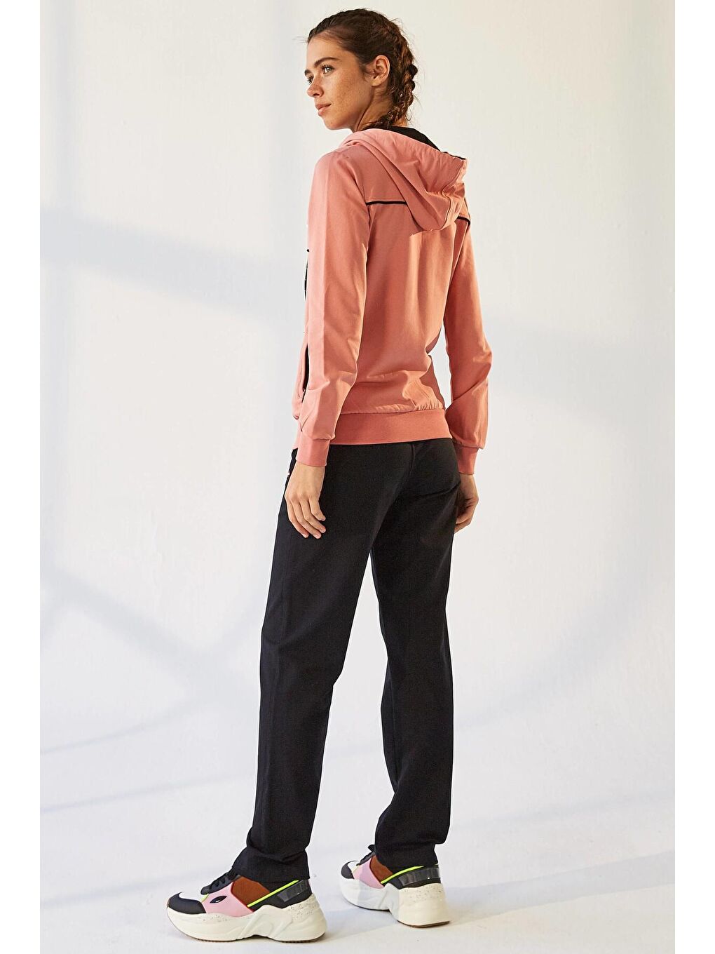 Pudra - Siyah Kapüşonlu Fermuarlı Standart Kalıp Klasik Paça Kadın Eşofman Takımı - 95141-3