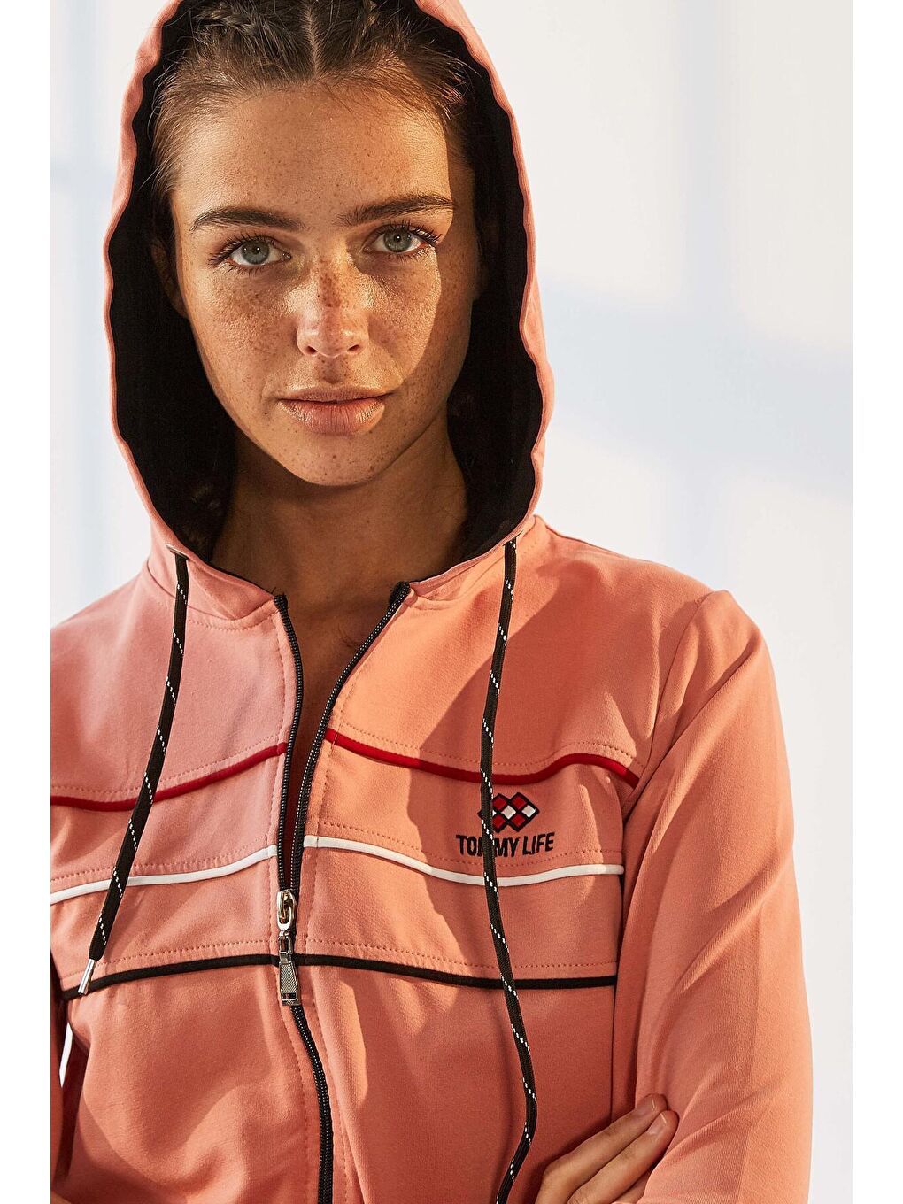 Pudra - Siyah Kapüşonlu Fermuarlı Standart Kalıp Klasik Paça Kadın Eşofman Takımı - 95141-4