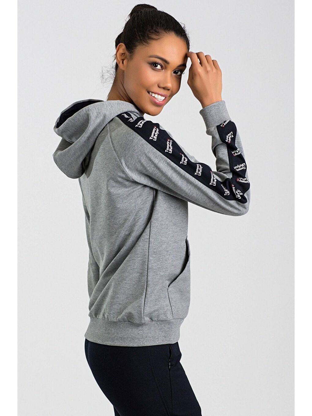 Gri Melanj - Lacivert Kadın Kapüşonlu Yazı Şeritli Standart Kalıp Manşetli Eşofman Takımı - 03485-4