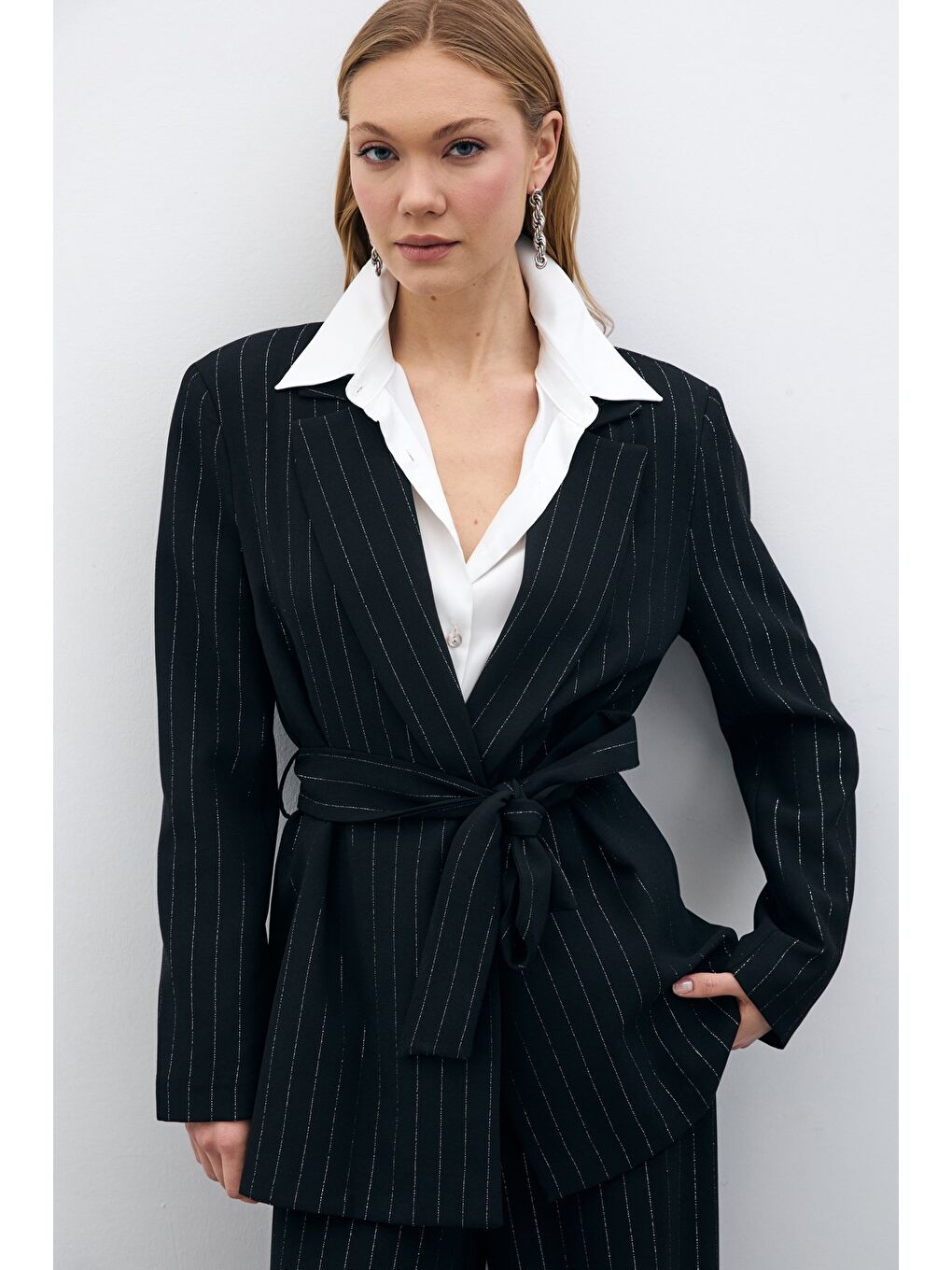 Simli Çizgili Kuşaklı Ceket - Siyah Çizgili-6