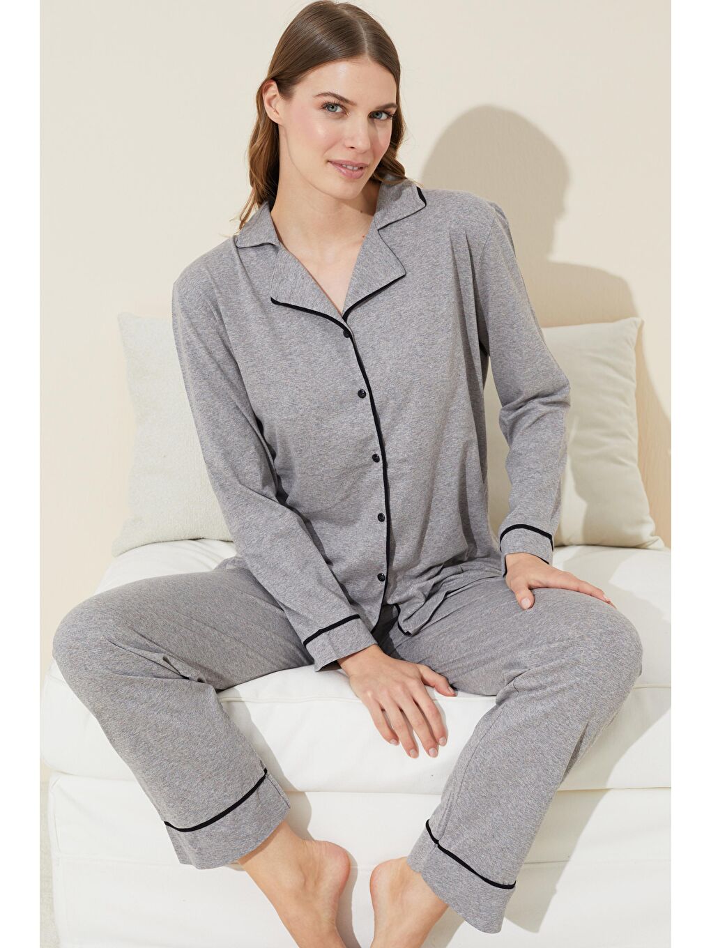 Gri Siyah Pamuklu Düğmeli Biyeli Pijama Takım