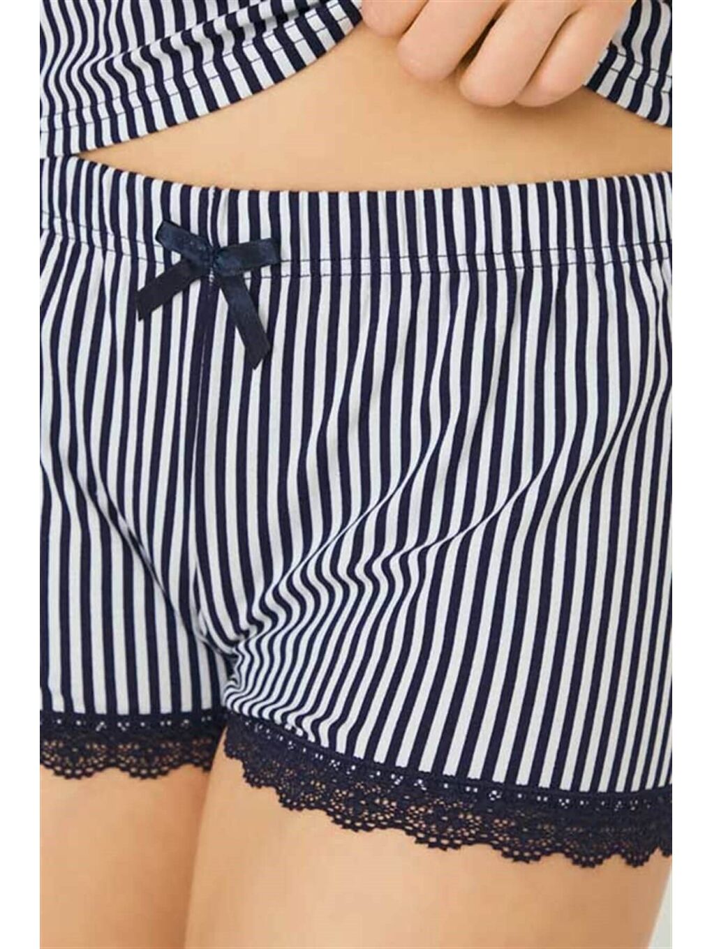 Lacivert Beyaz Çizgili İnce Askılı Şortlu Pamuklu Pijama Takımı-3