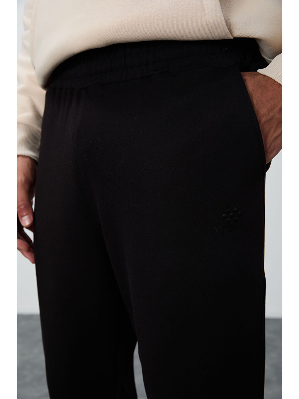 Siyah Klasik Cepli Standart Kalıp Manşetli  Eşofman Alt - 84652-3