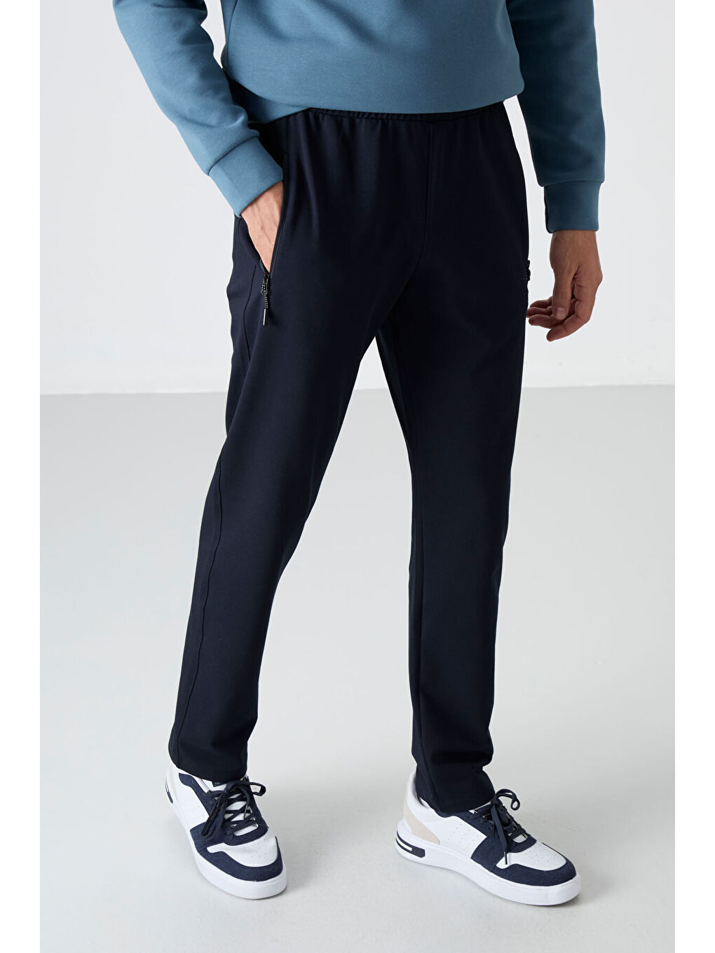 Lacivert Fermuarlı Üç Cepli Dar Kalıp Klasik Paça Erkek Eşofman Alt - 84671-3