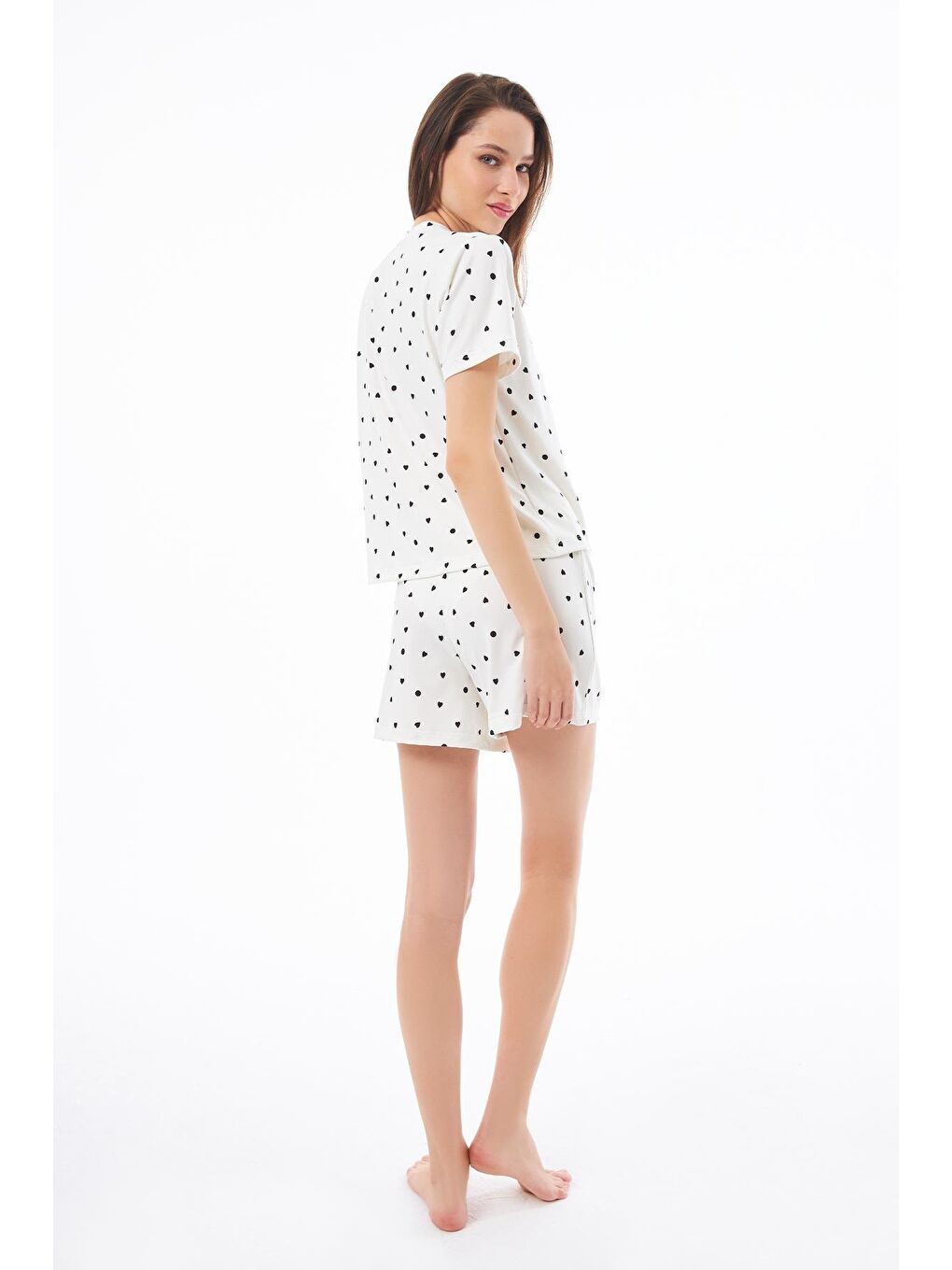 Ekru Premium Yazlık Şortlu Kadın Pijama Takımı Krem Kalp Desenli Yumuşak Dokulu Bisiklet Yaka Kısa Kollu-2
