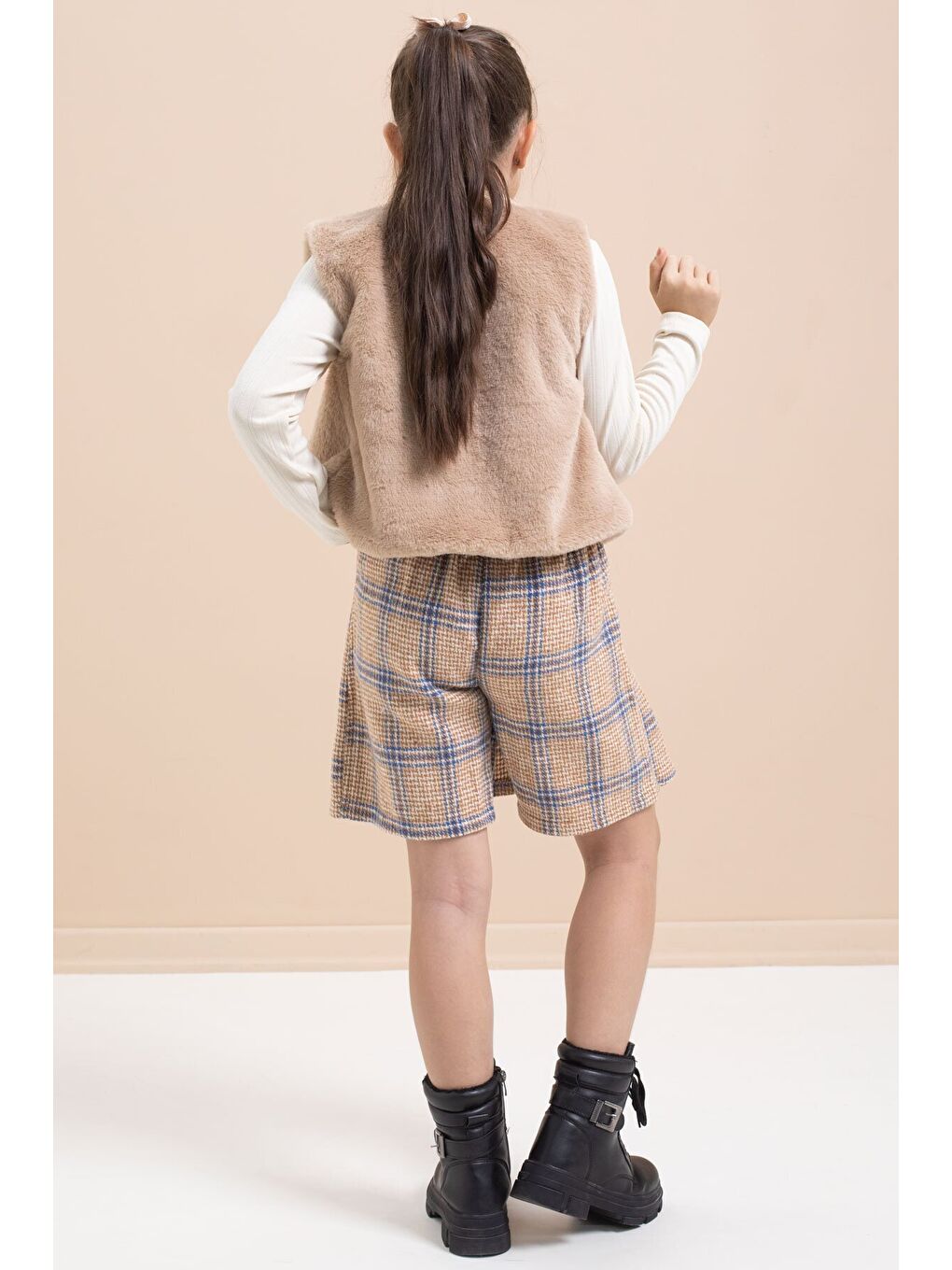 Kahverengi Kız Çocuk Pelüş Yelekli Ekose Desenli Şort Etekli 3lü Takım 21526-1