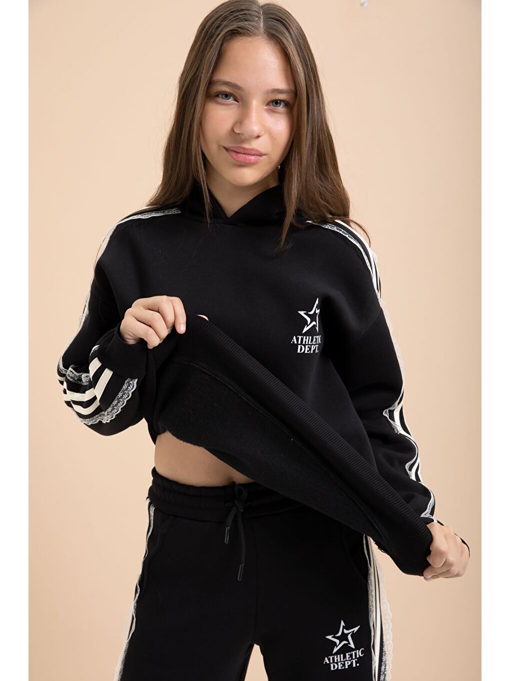 Siyah 3 İplik Şardonlu Şeritli Dantel Detaylı Kız Çocuk Kapüşonlu Eşofman Takımı 22719-1