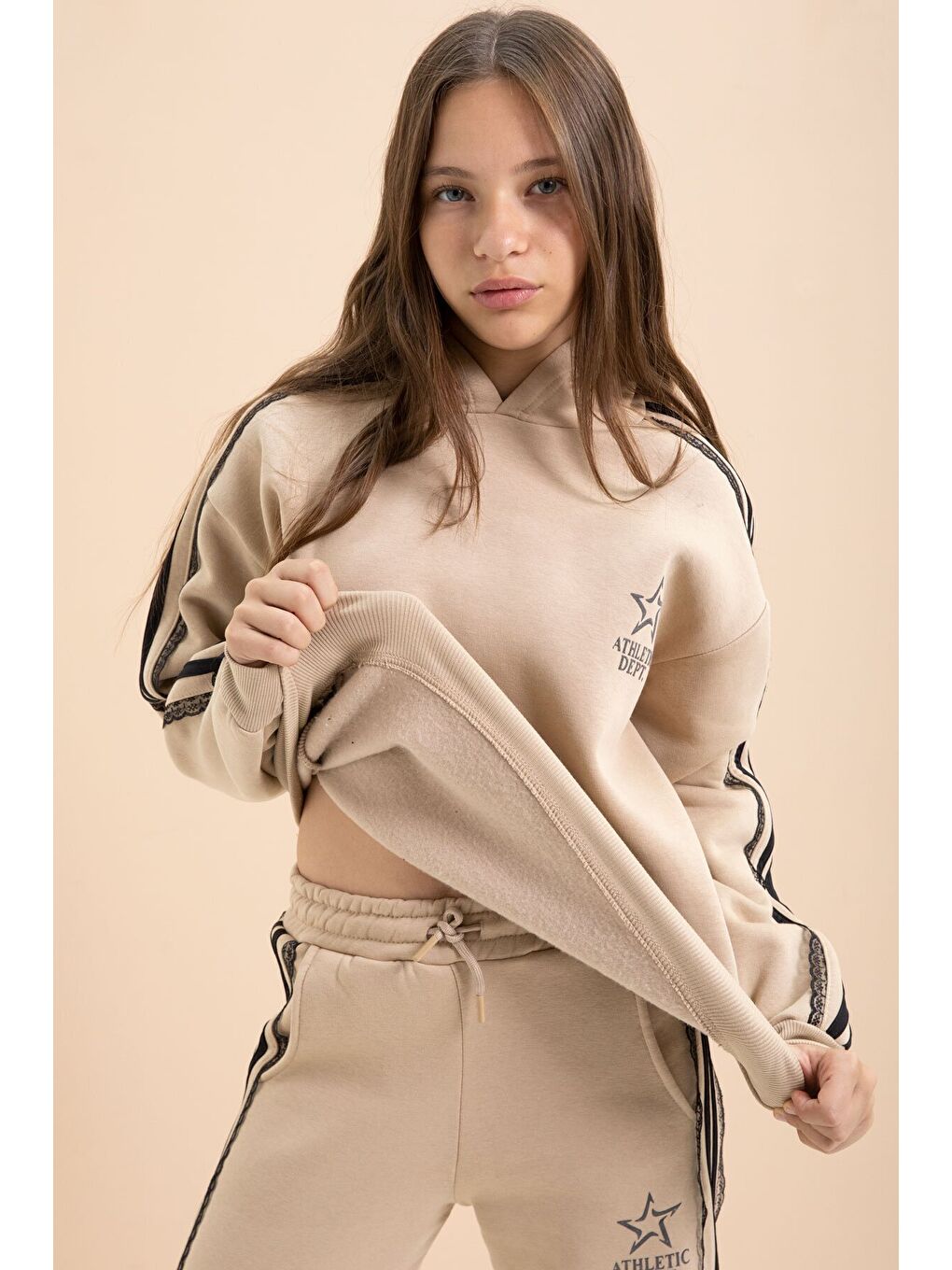 Bej 3 İplik Şardonlu Şeritli Dantel Detaylı Kız Çocuk Kapüşonlu Eşofman Takımı 22723-1