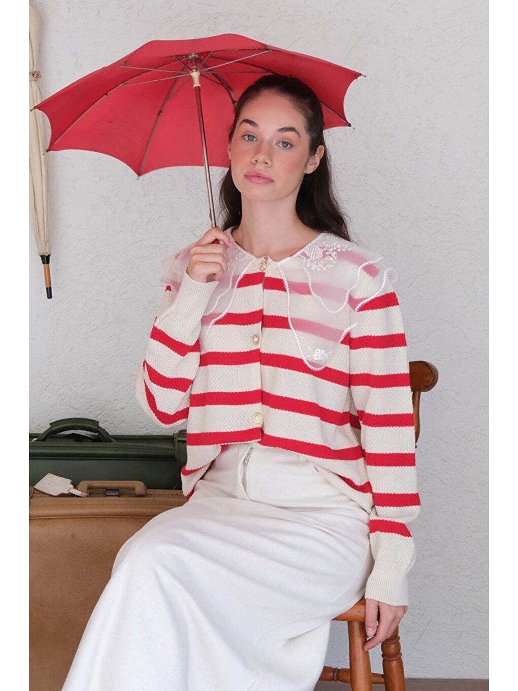 Dantel Yakalı Çizgili Kırmızı Triko Hırka