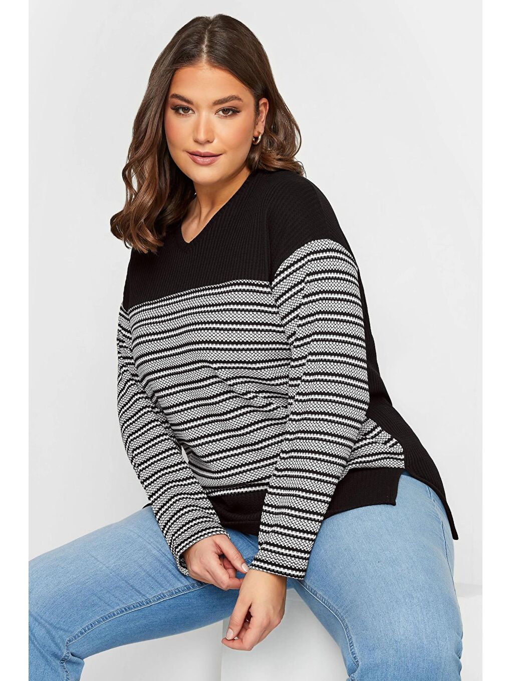 Siyah Büyük Beden V Yaka Yanı Yırtmaçlı Uzun Kollu Triko Bluz 301708