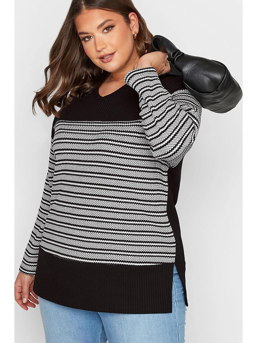 Siyah Büyük Beden V Yaka Yanı Yırtmaçlı Uzun Kollu Triko Bluz 301708-3