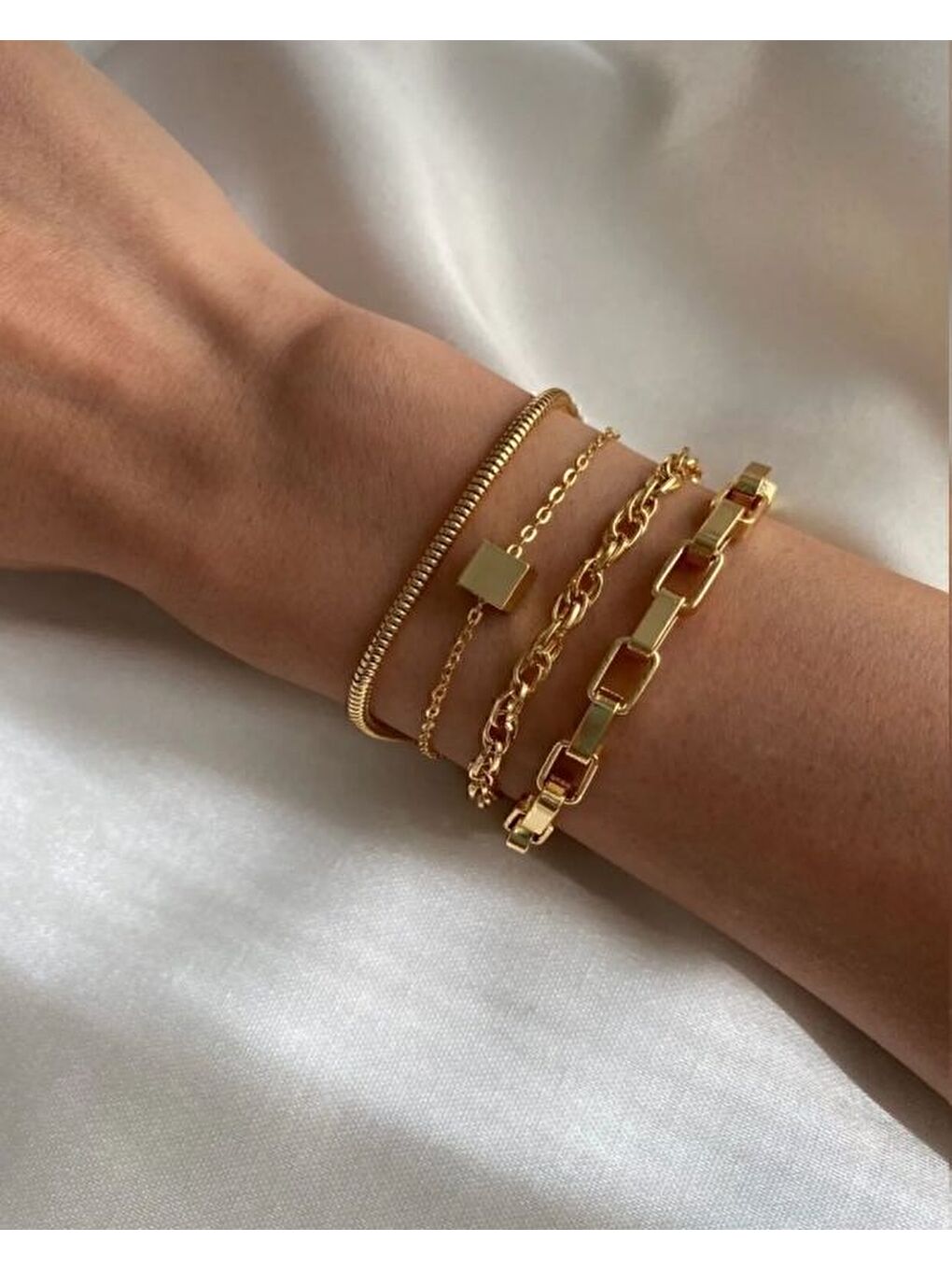 Sarı Gold Küp Detaylı 4'lü Kombin Bileklik Seti – Ayarlanabilir Tasarım SPRTAKI100