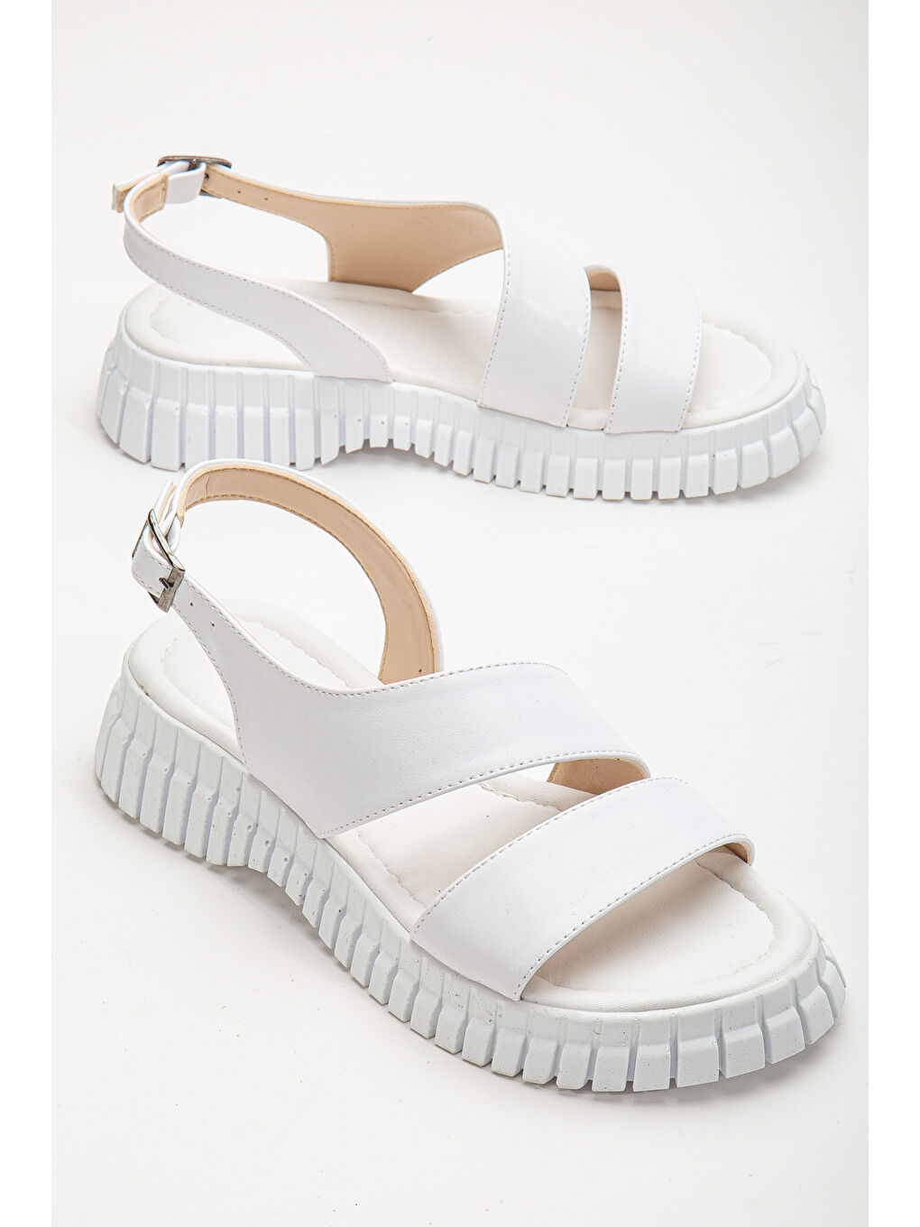 Kadın Beyaz Kalın Poli Taban Bilekten Bağlamalı Tek Bantı Sandalet