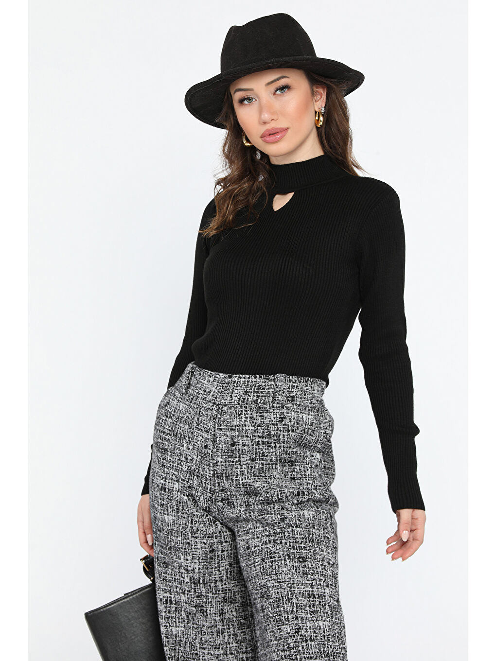 Siyah Kadın Yarım Balıkçı Yaka Ön Pencereli Elastanlı Triko Bluz