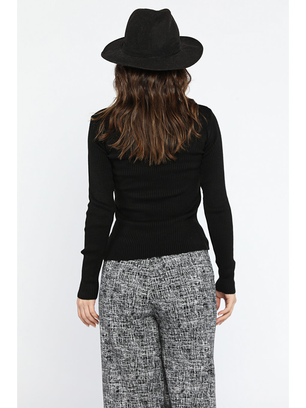 Siyah Kadın Yarım Balıkçı Yaka Ön Pencereli Elastanlı Triko Bluz-2