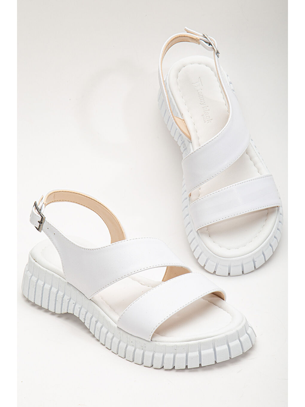 Kadın Beyaz Kalın Poli Taban Bilekten Bağlamalı Tek Bantı Sandalet-3