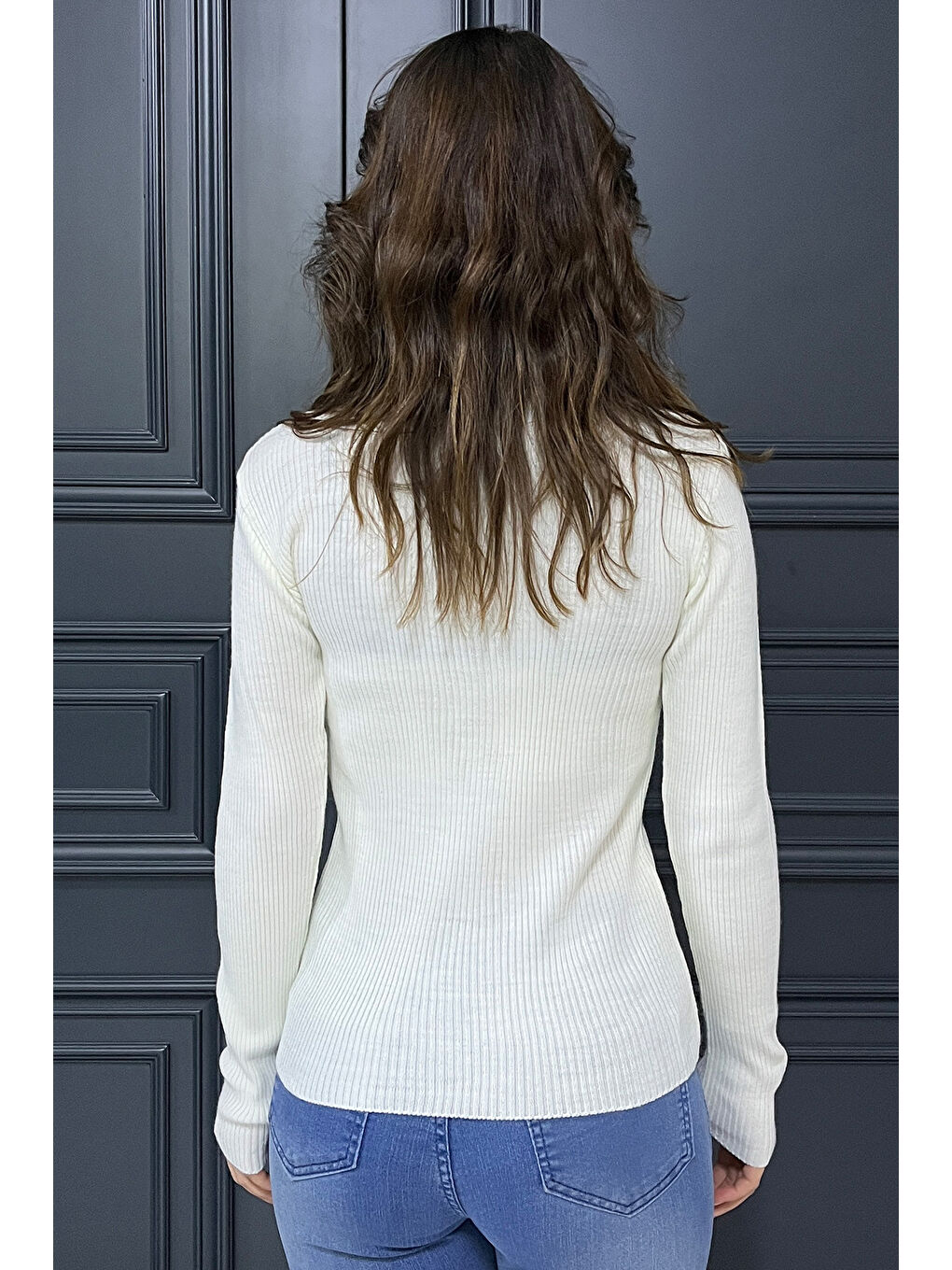 Ekru Kadın Yarım Balıkçı Yaka Ön Pencereli Elastanlı Triko Bluz-3