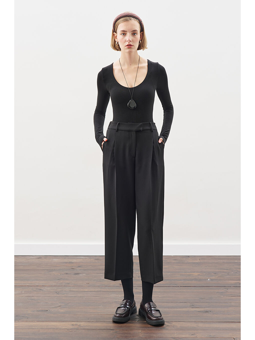 Pile Detaylı Düz Kesim Pantolon Siyah