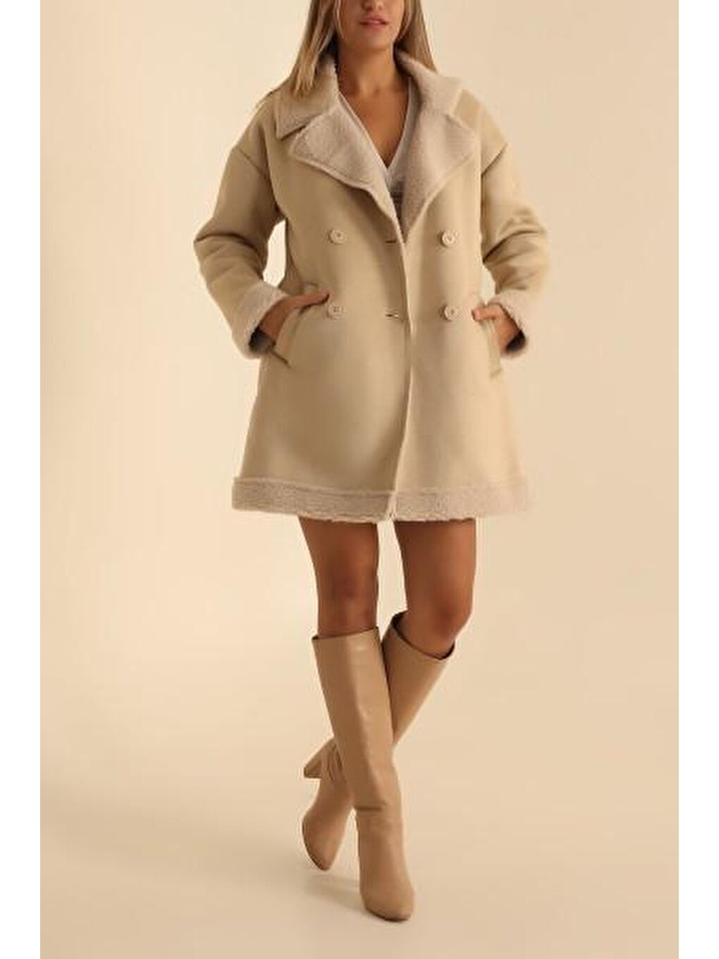 Bej Kadın Taş Kruvaze Yaka Oversize Peluşlu Süet Mont-1