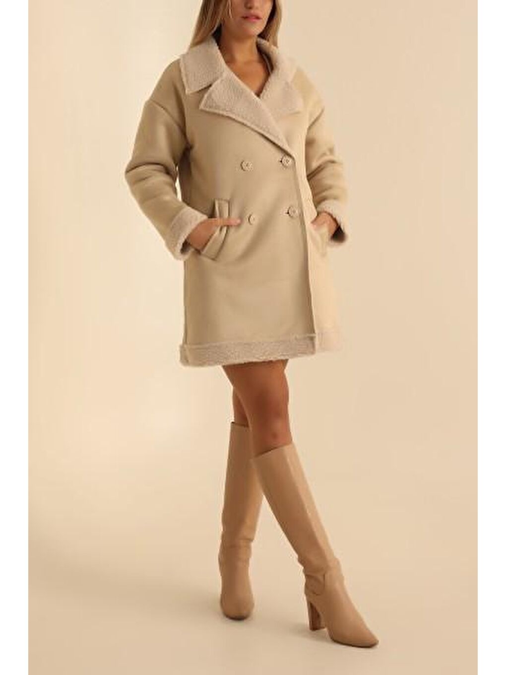 Bej Kadın Taş Kruvaze Yaka Oversize Peluşlu Süet Mont-2