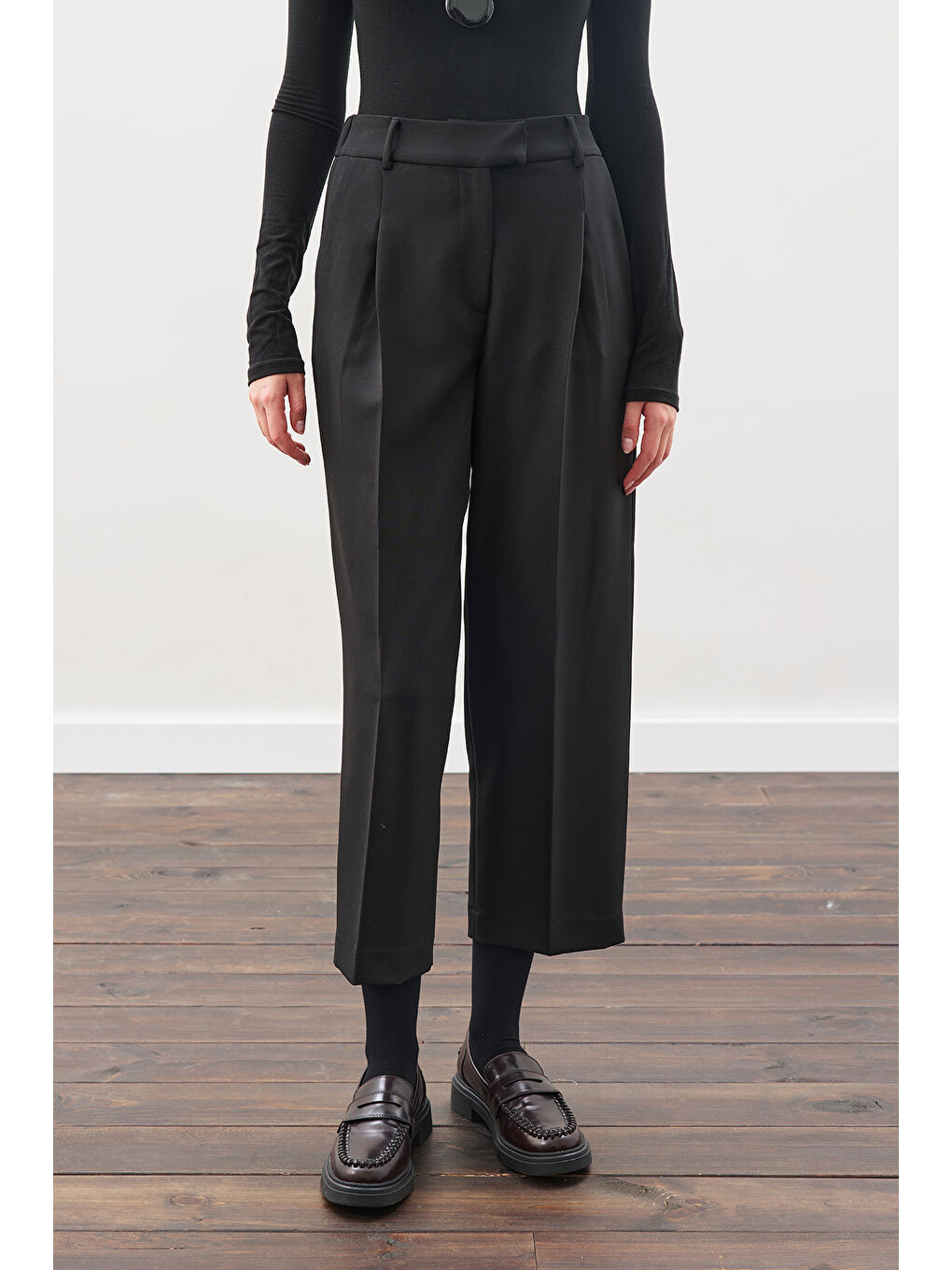 Pile Detaylı Düz Kesim Pantolon Siyah-3
