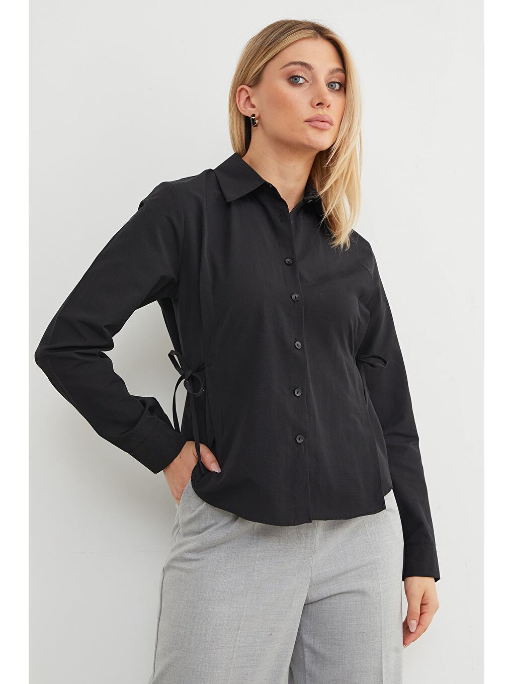 Siyah Basic Yanı Bağlama Detaylı Gömlek-2